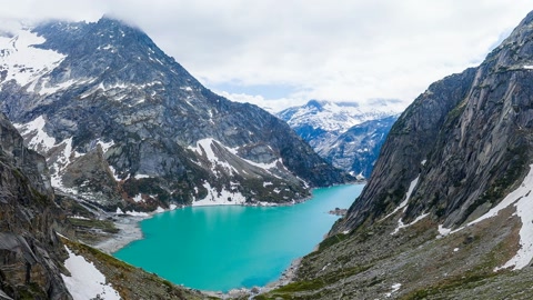 Glacier mountain valley with turquoise lake — Stillmotion