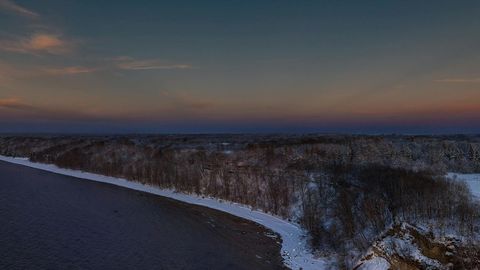 Snowy shoreline at sunset — Stillmotion