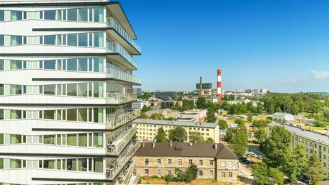 Urban skyline above crowded stadium — Stillmotion