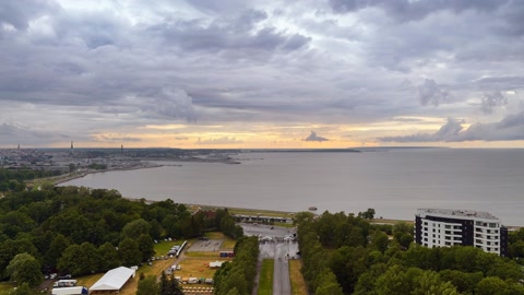 Coastal village under cloudy skies — Stillmotion