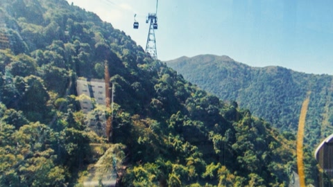 Cable car cabin over hills — Stillmotion
