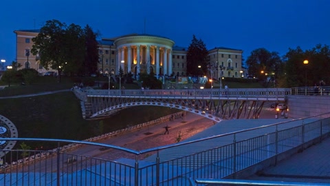 Evening city square with glass dome — Stillmotion