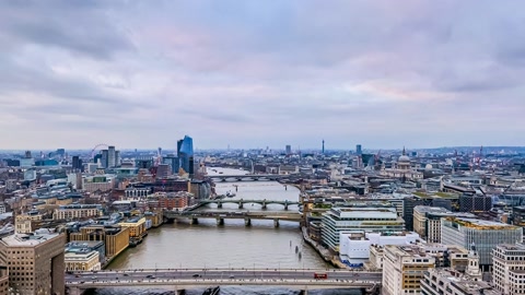 City skyline with skyscrapers and river — Stillmotion