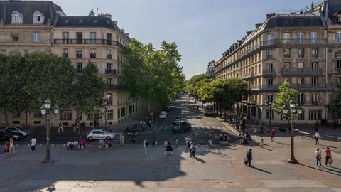 Historic city square with ornate buildings — Stillmotion