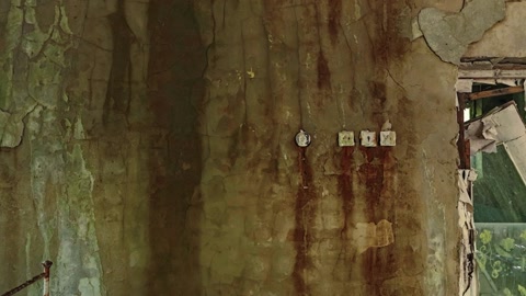 Abandoned interior with broken windows — Stillmotion