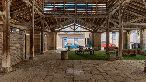 Covered market square with stone arcade — Stillmotion