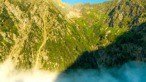 Fog filled mountain valley — Stillmotion