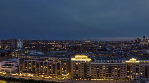 Lit city canal with Tower Bridge — Stillmotion