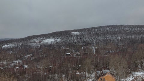 Snowy mountain hills under cloudy skies — Stillmotion