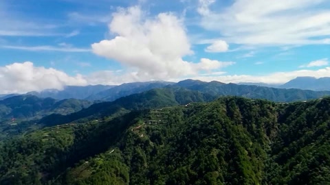 Lush green mountain valley — Stillmotion