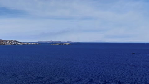 Coastal bay with white hillside town — Stillmotion