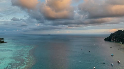 Lagoon with boats and cloudy skies — Stillmotion