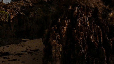 Night cliff above sandy shore — Stillmotion