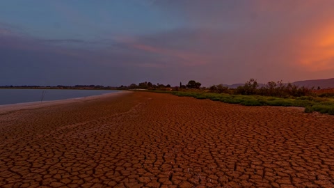 Cracked shoreline at sunset — Stillmotion