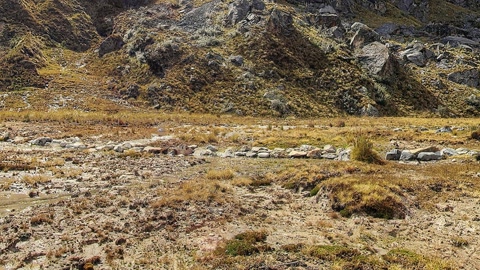 Mountain tundra and alpine lake — Stillmotion