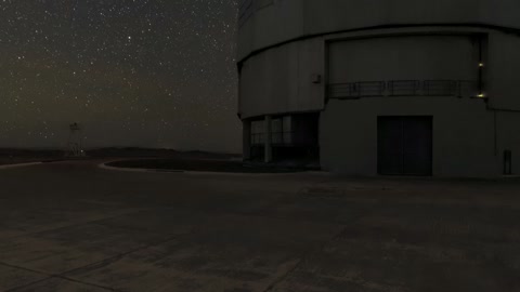 The VLT points up into the Milky Way — Stillmotion