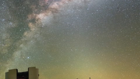 A Green Nomad above Giants — Stillmotion