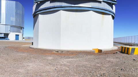 The VLT Survey Telescope atop Paranal — Stillmotion